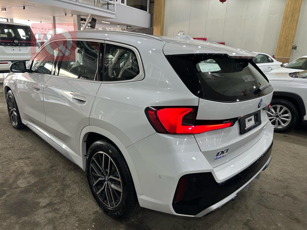 بي ام دبليو iX1